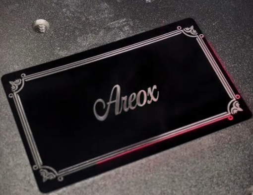 Personalisiertes Namensschild aus Aluminium – schwarz, lasergraviert